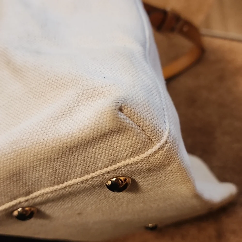 Gucci Crest Tote - Picture 8 of 16